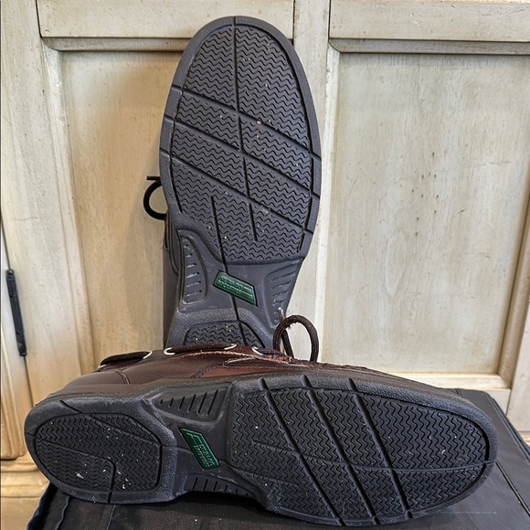 Sebago Brown Leather Boat Shoes with Classic Design - Picture 2 of 5